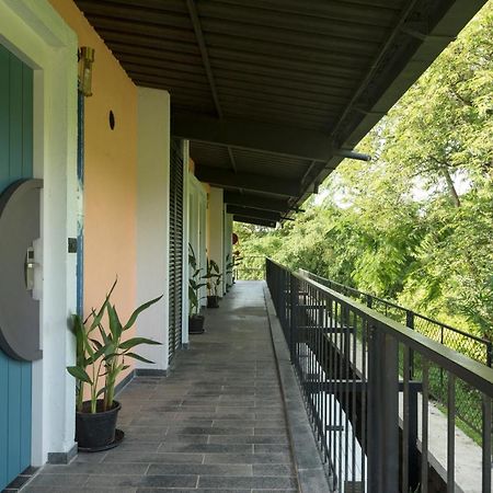 East India House Hotel Gorai Bagian luar foto