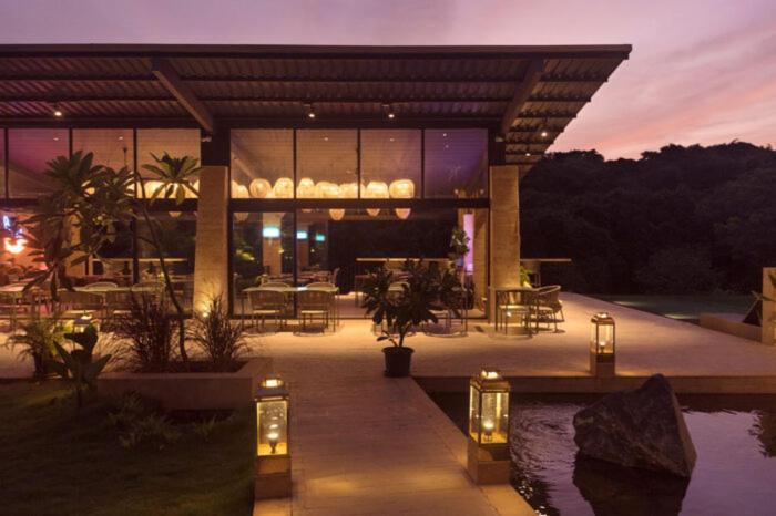 East India House Hotel Gorai Bagian luar foto