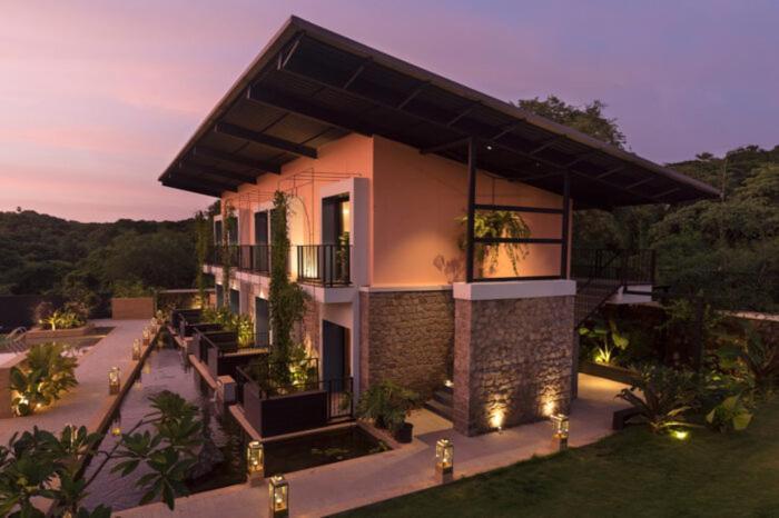 East India House Hotel Gorai Bagian luar foto