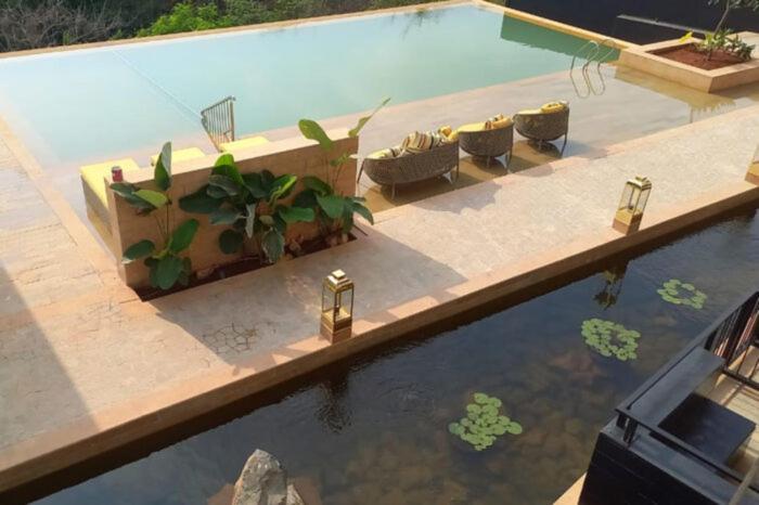 East India House Hotel Gorai Bagian luar foto