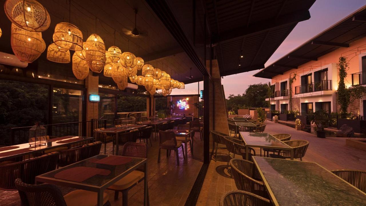 East India House Hotel Gorai Bagian luar foto