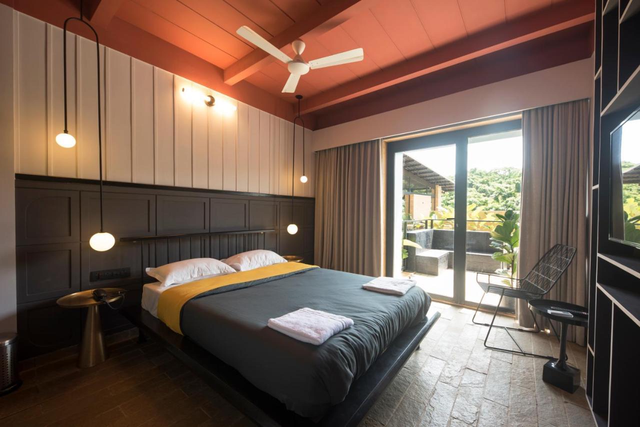 East India House Hotel Gorai Bagian luar foto