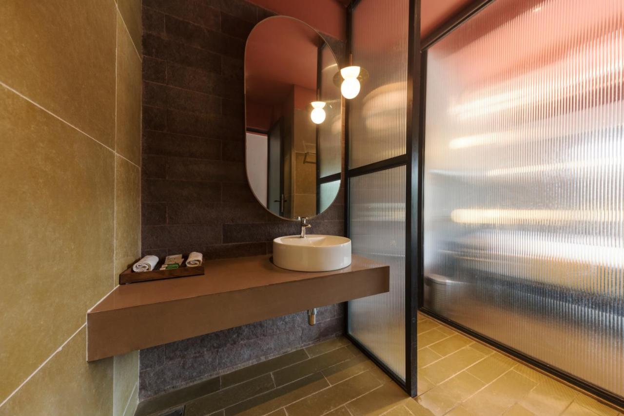 East India House Hotel Gorai Bagian luar foto